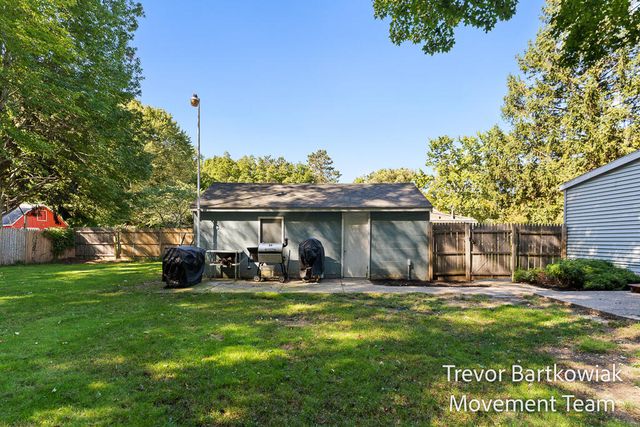 529 Porter Road, Norton Shores, MI 49441