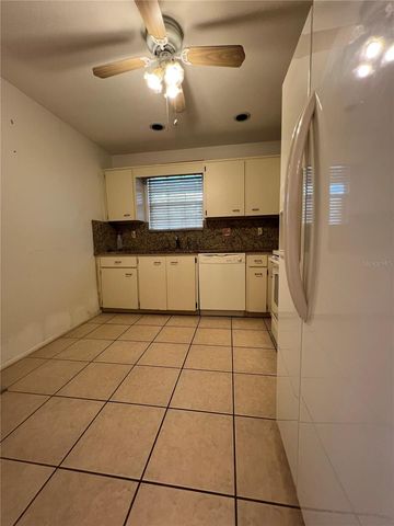 11940 SKYLAKE PLACE 11940-A, Temple Terrace, FL 33617