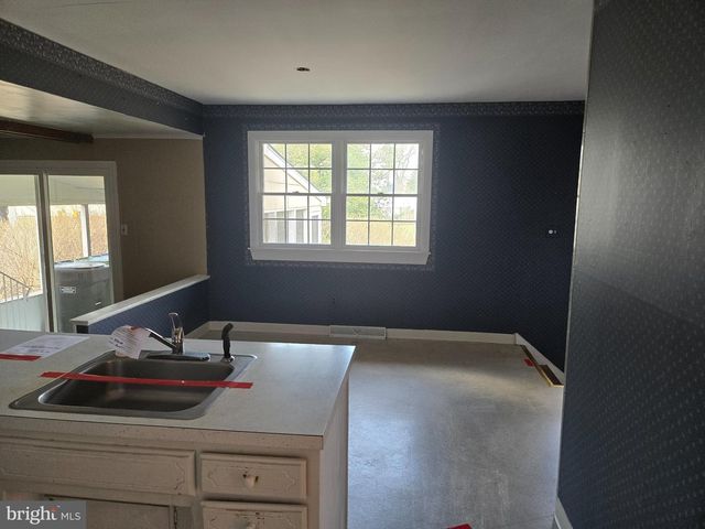 402 GEORGETOWN RD, Blackwood, NJ 08012