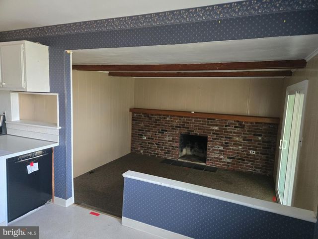 402 GEORGETOWN RD, Blackwood, NJ 08012