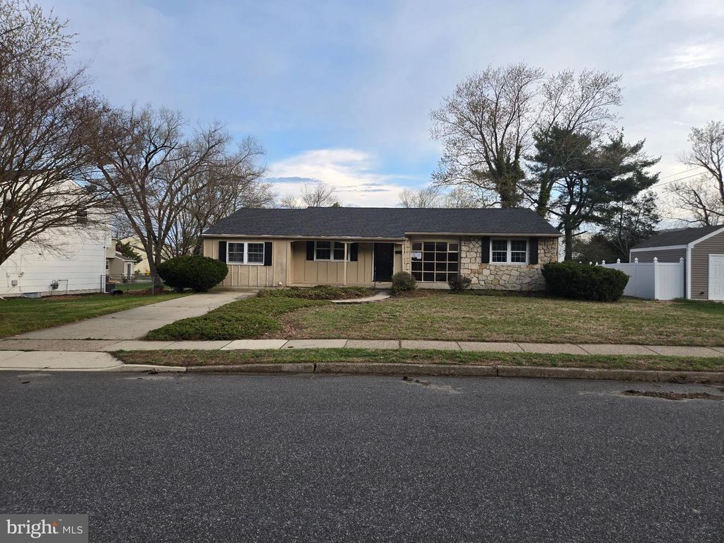 402 GEORGETOWN RD, Blackwood, NJ 08012