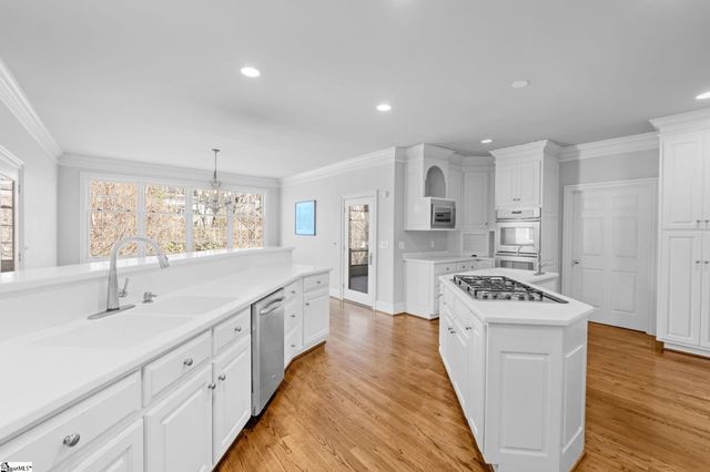 25 Club Forest Lane, Greenville, SC 29605