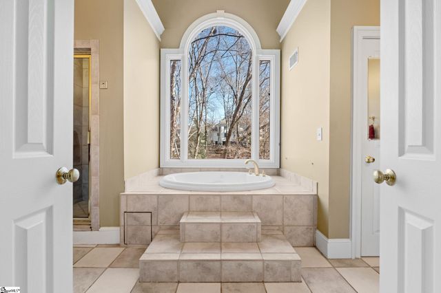 25 Club Forest Lane, Greenville, SC 29605