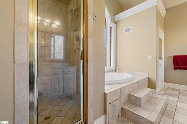 25 Club Forest Lane, Greenville, SC 29605