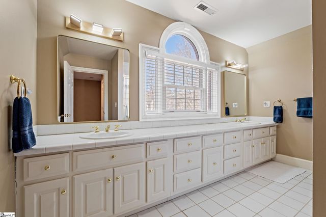 25 Club Forest Lane, Greenville, SC 29605