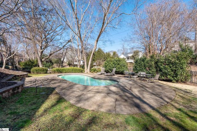 25 Club Forest Lane, Greenville, SC 29605