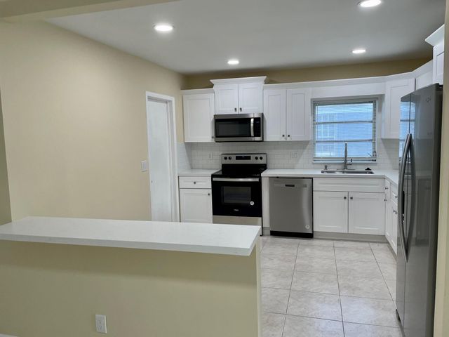 1160 SW 69th Ave, Plantation, FL 33317