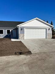 1027 Village Lane, Detroit Lakes, MN 56501