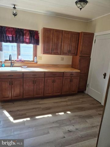 1900 3RD AVE, Pottsville, PA 17901