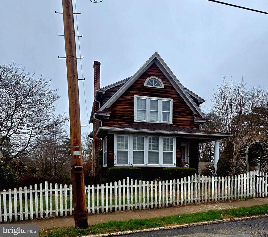 1900 3RD AVE, Pottsville, PA 17901