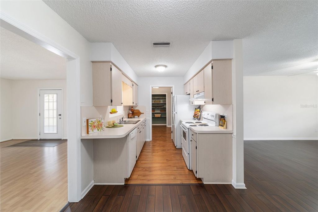 Image 18 of property listing at 2971 NE 35TH PLACE, Ocala, FL 34479