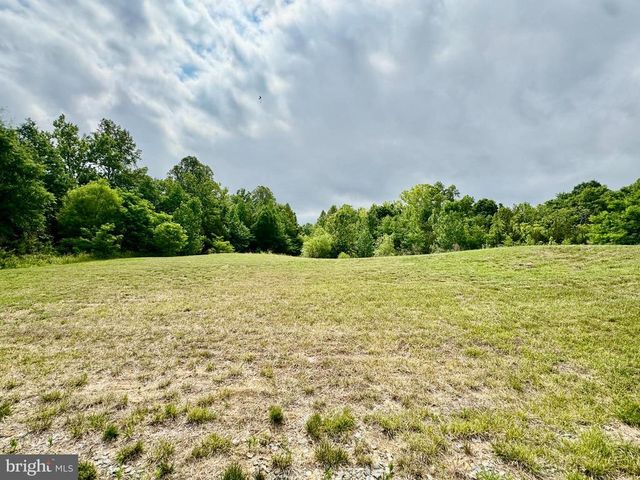 2525 DRAKE LN, Fredericksburg, VA 22408