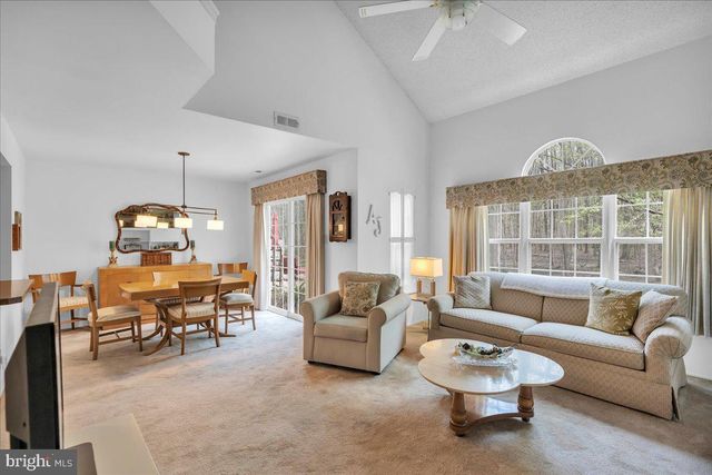 410 JAMESTOWN CT, Mount Laurel, NJ 08054