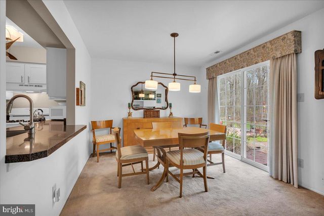 410 JAMESTOWN CT, Mount Laurel, NJ 08054