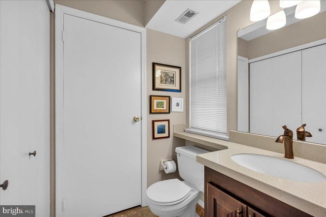 410 JAMESTOWN CT, Mount Laurel, NJ 08054