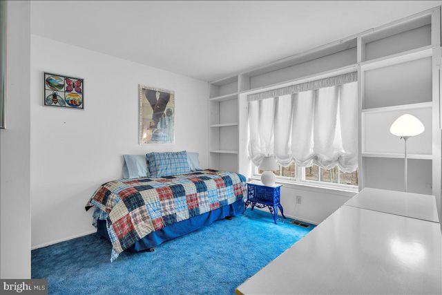 410 JAMESTOWN CT, Mount Laurel, NJ 08054