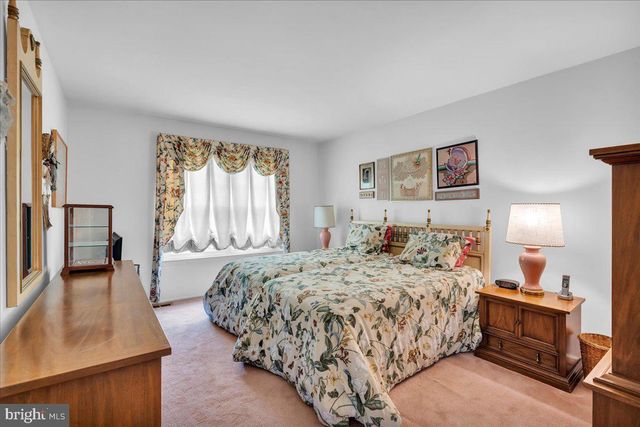 410 JAMESTOWN CT, Mount Laurel, NJ 08054