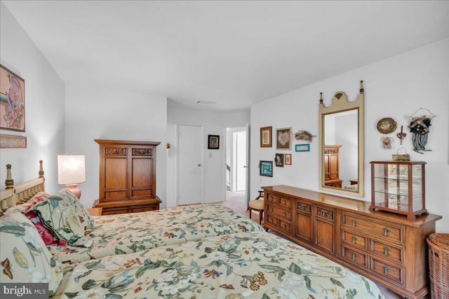 410 JAMESTOWN CT, Mount Laurel, NJ 08054