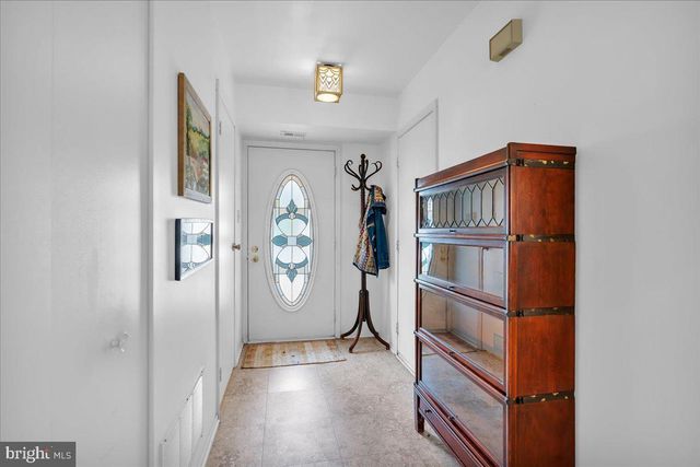 410 JAMESTOWN CT, Mount Laurel, NJ 08054