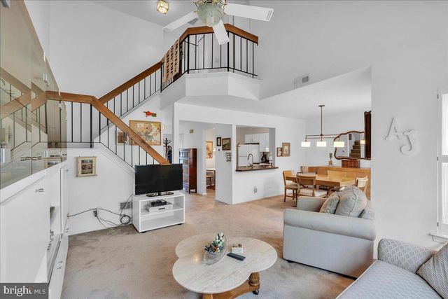 410 JAMESTOWN CT, Mount Laurel, NJ 08054