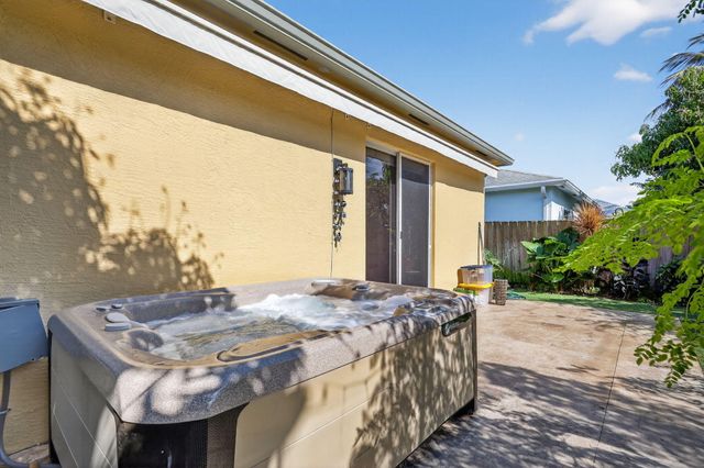 280 Reigle Avenue, Delray Beach, FL 33444