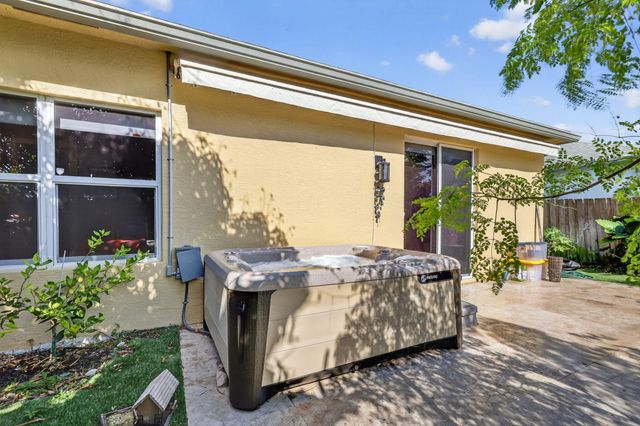 280 Reigle Avenue, Delray Beach, FL 33444