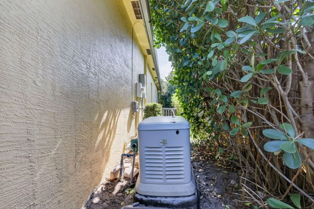 280 Reigle Avenue, Delray Beach, FL 33444