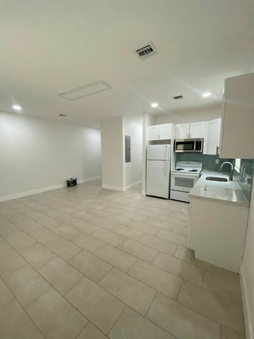 2594 NW 20TH Street B, Fort Lauderdale, FL 33311