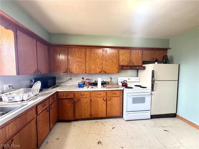 8974-8978 Wilverne Drive, Windham, OH 44288