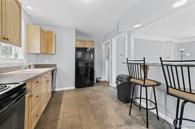 28100 Glenwood Street, Saint Clair Shores, MI 48081