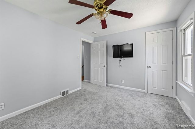 28100 Glenwood Street, Saint Clair Shores, MI 48081
