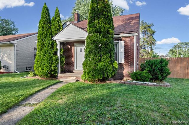 28100 Glenwood Street, Saint Clair Shores, MI 48081