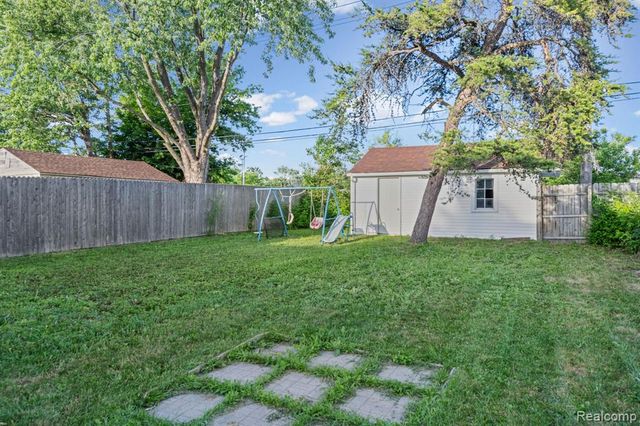 28100 Glenwood Street, Saint Clair Shores, MI 48081