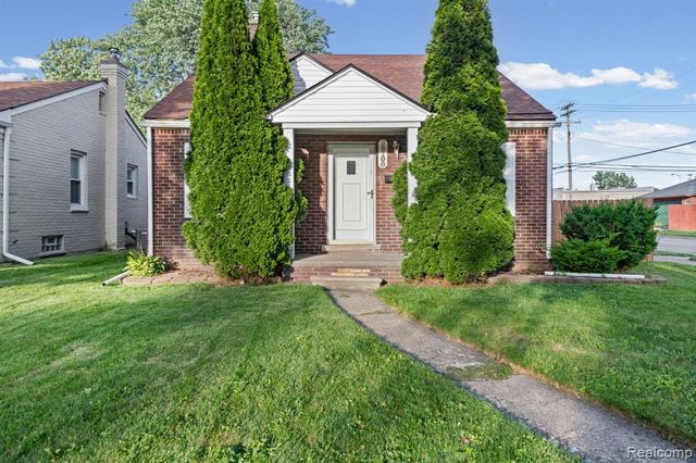 28100 Glenwood Street, Saint Clair Shores, MI 48081