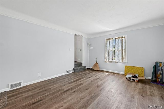 28100 Glenwood Street, Saint Clair Shores, MI 48081