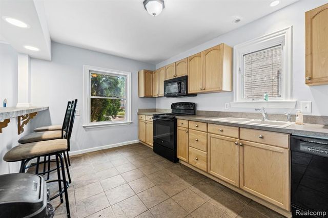 28100 Glenwood Street, Saint Clair Shores, MI 48081