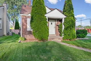 28100 Glenwood Street, Saint Clair Shores, MI 48081