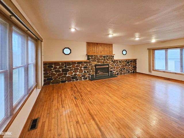 46700 Sugarbush Road, Chesterfield Twp, MI 48047