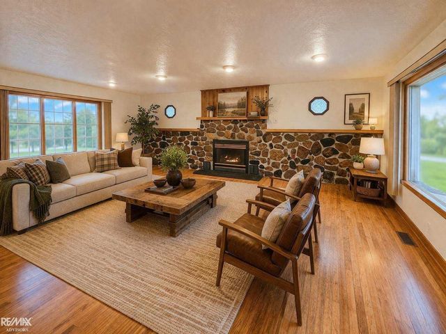 46700 Sugarbush Road, Chesterfield Twp, MI 48047
