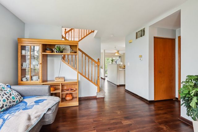 5 CRIMSON Court, Lake In The Hills, IL 60156