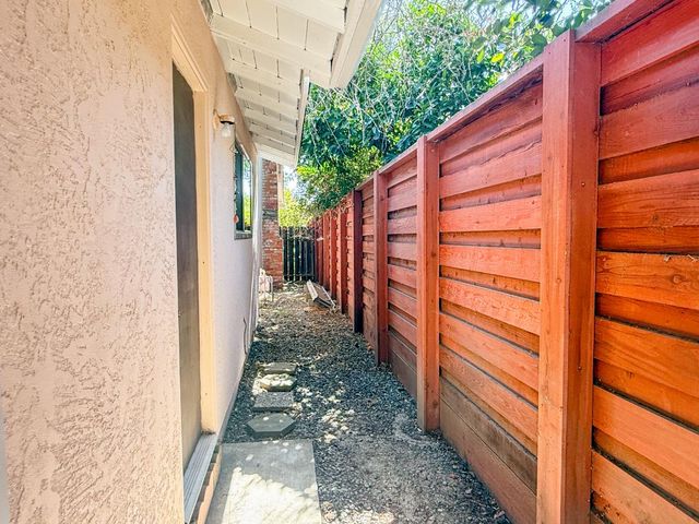 1721 Tea Pl, Davis, CA 95618