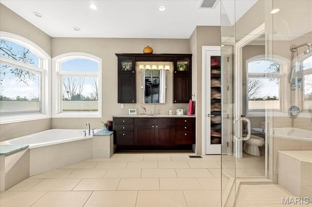 10600 Country View Drive, Creve Coeur, MO 63141
