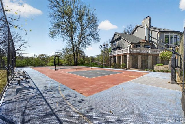10600 Country View Drive, Creve Coeur, MO 63141