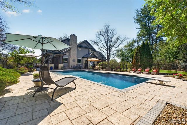 10600 Country View Drive, Creve Coeur, MO 63141