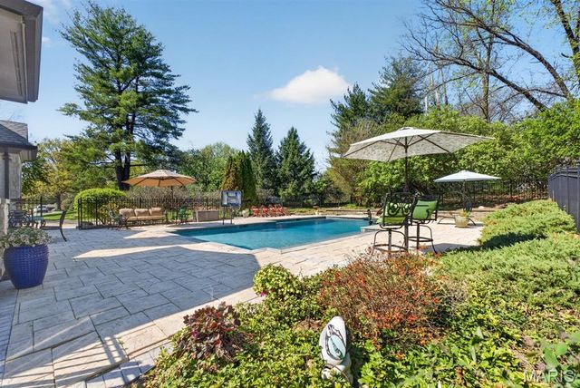10600 Country View Drive, Creve Coeur, MO 63141