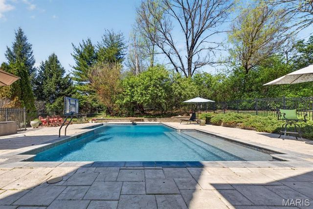 10600 Country View Drive, Creve Coeur, MO 63141