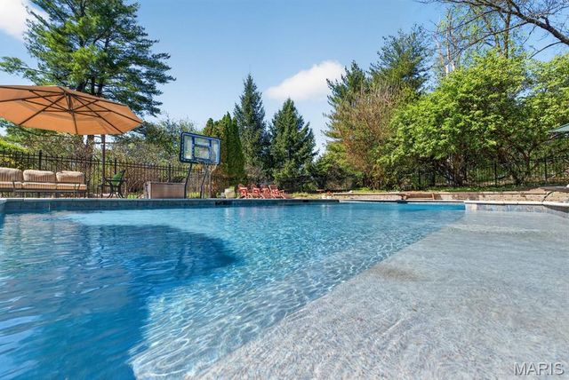 10600 Country View Drive, Creve Coeur, MO 63141