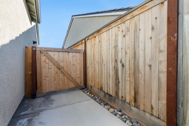 4286 Oak Knoll Road, Madera, CA 93636