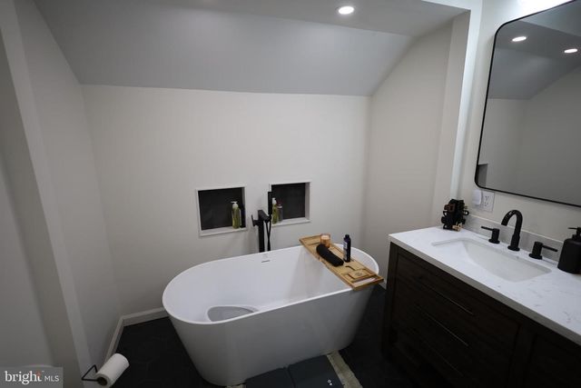 1102 E OLDTOWN RD, Cumberland, MD 21502