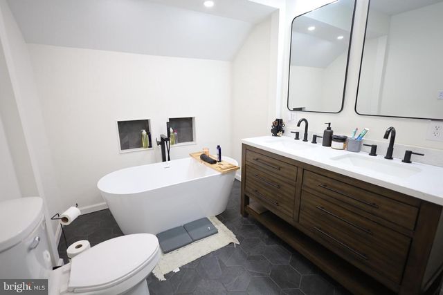 1102 E OLDTOWN RD, Cumberland, MD 21502